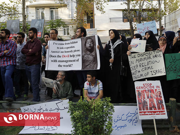 تجمع دانشجویی در اعتراض به فاجعه انسانی میانمار