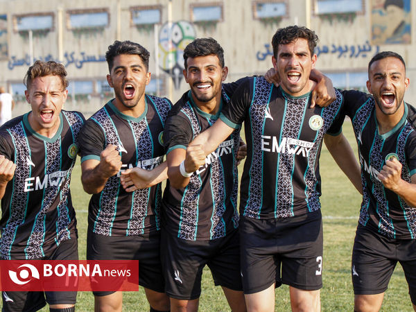 دیدار تیم های قشقایی شیراز و استقلال ملاثانی