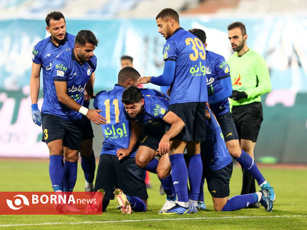 دیدار تیم های فوتبال استقلال - فولاد