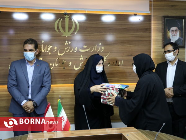 تجلیل از کارکنان اداره کل و فعالین ورزشی استان همدان گرامیداشت هفته عفاف و حجاب