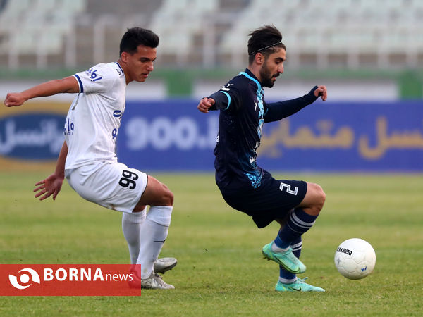 دیدار تیم های فوتبال پیکان - استقلال