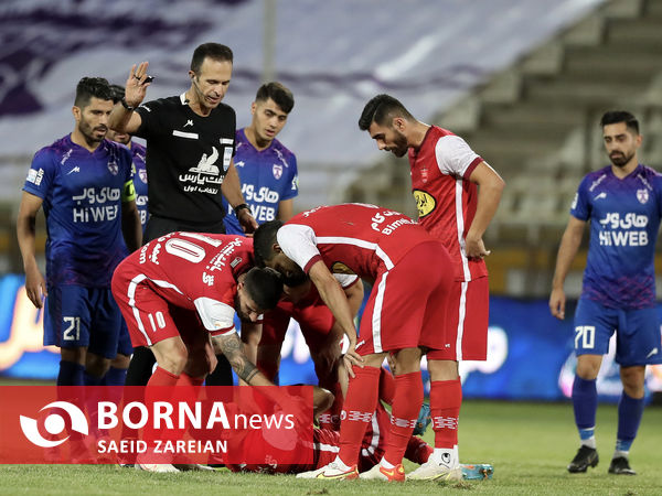 دیدار تیم های فوتبال هوادار - پرسپولیس