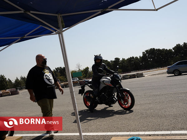 مسابقه درگ موتورسواری بانوان