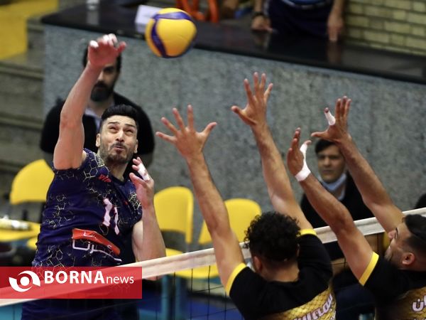نیمه نهایی لیگ والیبال  ( فولاد سیرجان - سپاهان اصفهان )