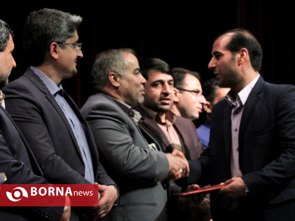 تجلیل از مدیران و کارمندان برتر دستگاههای دولتی شهرستان شیراز