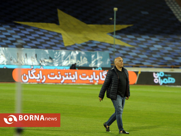 دیدار تیم های فوتبال استقلال - صنعت نفت آبادان