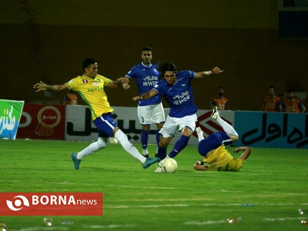 دیدار تیم های صنعت نفت و استقلال