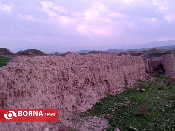 ویرانه های "چم قلعه" پلدختر