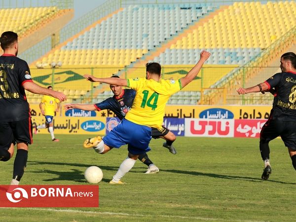 دیدار تیم های فوتبال صنعت نفت - نساجی