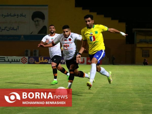 دیدار تیم های فوتبال صنعت نفت - مس رفسنجان