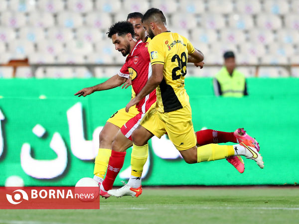 دیدار تیم های پرسپولیس تهران - فجرشهید سپاسی شیراز