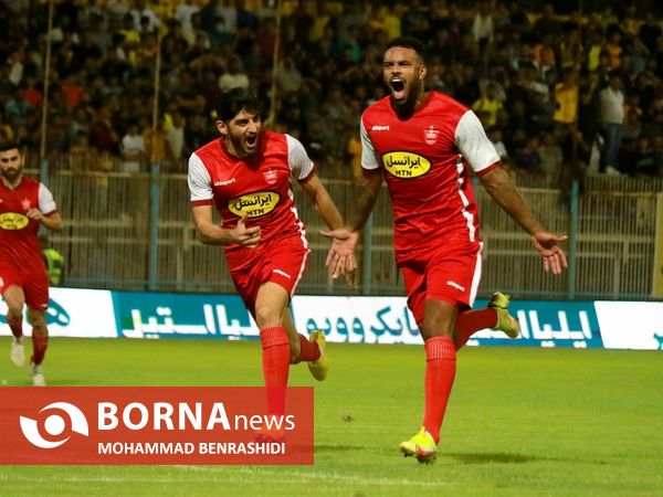 دیدار تیم های فوتبال نفت مسجدسلیمان - پرسپولیس