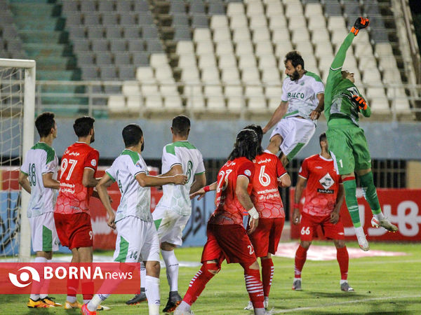 دیدار تیم های فوتبال آلومینیوم اراک-تراکتور سازی تبریز