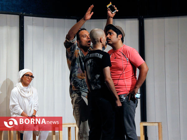 نمایش " سقوط معکوس "