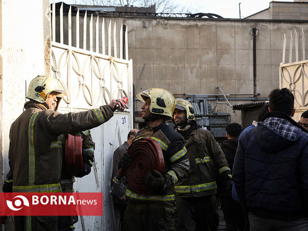 آتش سوزی انبار لوازم لوکس خودرو در خیابان امیرکبیر