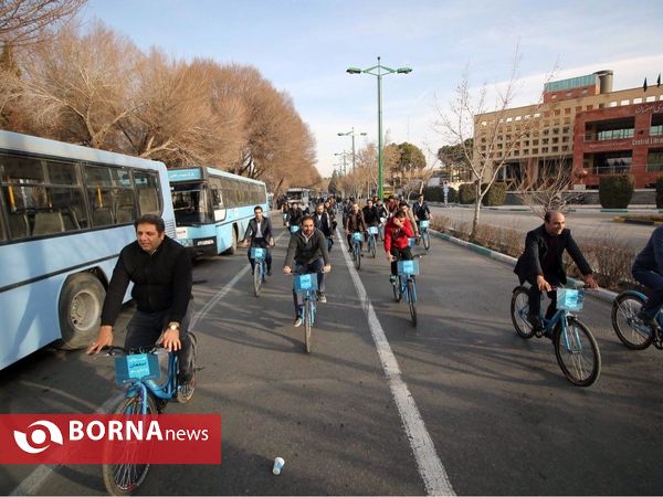 پای مدیران اصفهان در رکاب