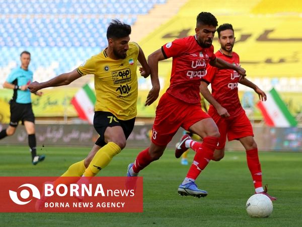 دیدار تیمهای سپاهان اصفهان _ تراکتور تبریز