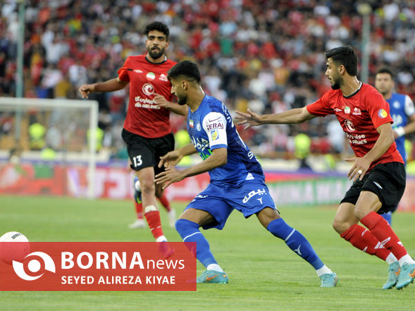 دیدار تیم های فوتبال استقلال 7 تراکتور 1