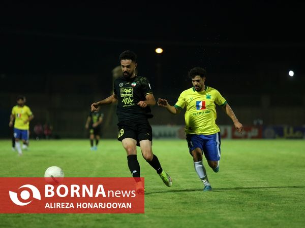 دیدار تیم های فوتبال صنعت نفت - سپاهان