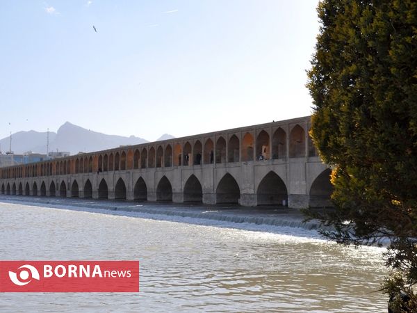 جاری شدن آب در زاینده روز
