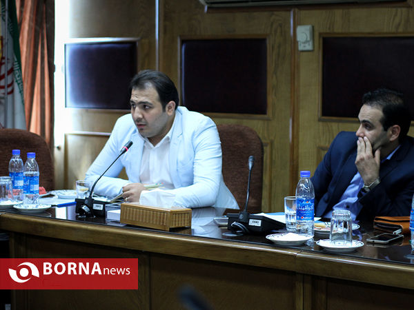 جلسه هم اندیشی معاون امور جوانان وزارت ورزش با جوانان احزاب