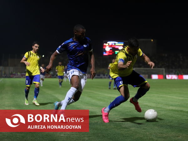 دیدار تیم های فوتبال نفت مسجدسلیمان - استقلال