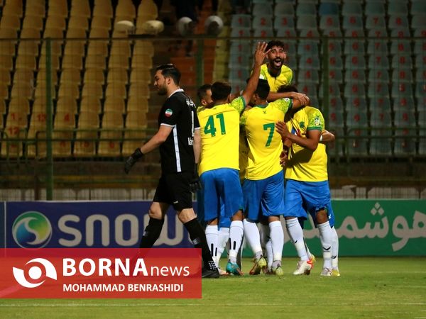 دیدار تیم های فوتبال صنعت نفت - نساجی