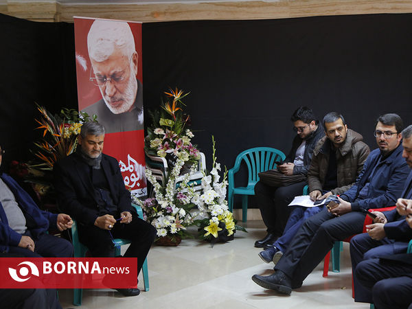 حضور معاون وزیر ورزش و جوانان در منزل شهیدان ابو مهدی المهندس و حسین جعفری نیا