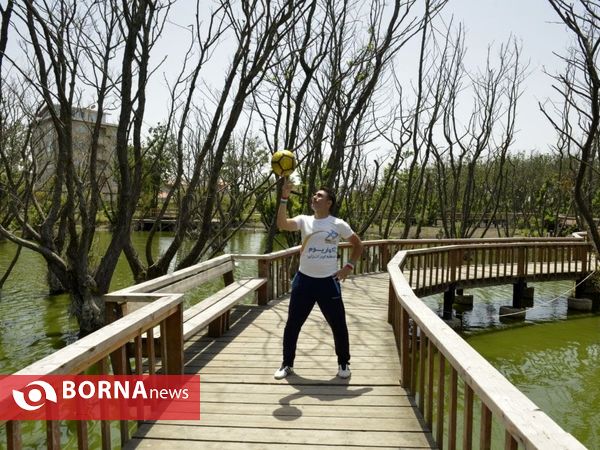 حرکت نمایشی رکوردار روپایی در حمایت از تیم ملی