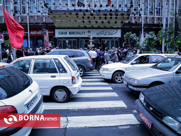 تجمع مقابل شهرداری تهران