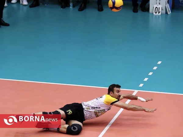 نیمه نهایی لیگ والیبال  ( فولاد سیرجان - سپاهان اصفهان )