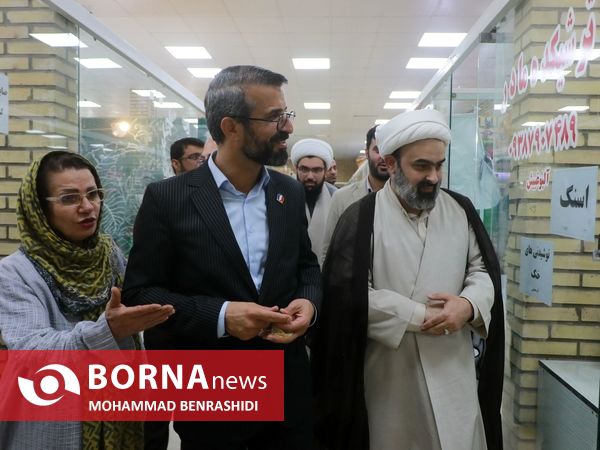 بازدید مدیرعامل سازمان منطقه آزاد اروند از بازارچه صنایع دستی آبادان