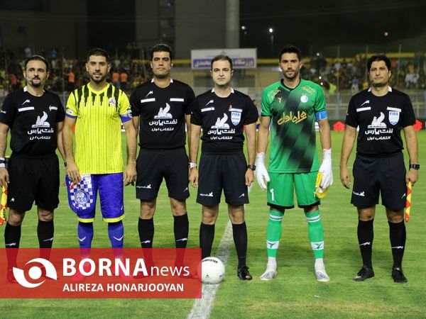 دیدار تیم های فوتبال نفت مسجدسلیمان - استقلال