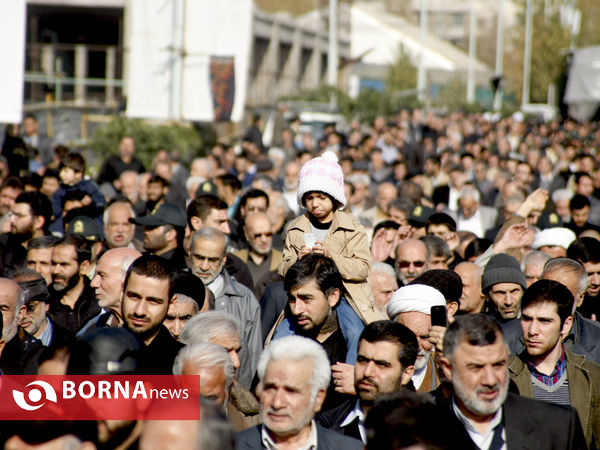 تشییع پیکر رکن آبادی توسط نمازگزاران تهرانی