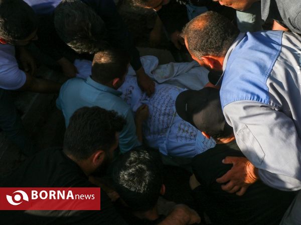 تشییع جانباختگان متروپل در آرامستان آبادان