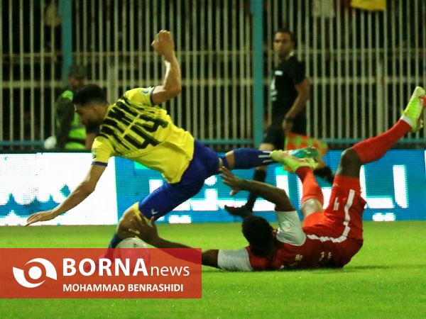 دیدار تیم های فوتبال نفت مسجدسلیمان - پرسپولیس