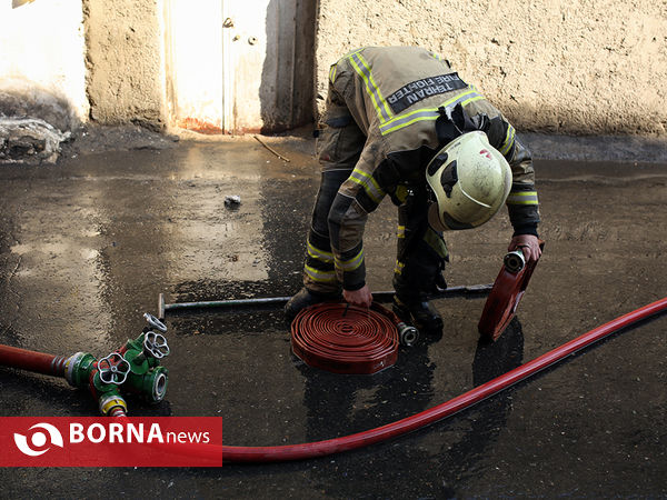 آتش سوزی انبار پنبه در خیابان مولوی تهران