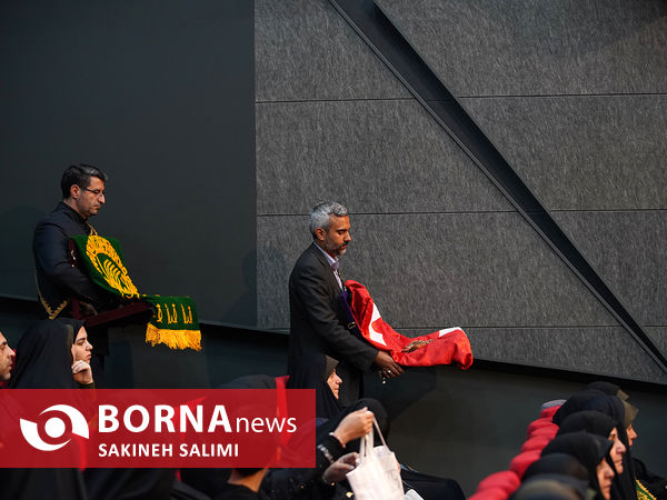  آیین برافراشتن پرچم عزای حسینی برفراز بلندترین سکوی پرچم ایران
