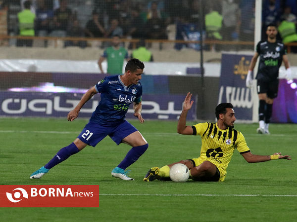 دیدار تیم های فوتبال استقلال- نفت مسجدسلیمان