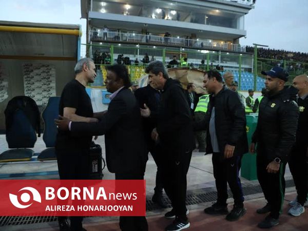 دیدار تیم های فوتبال صنعت نفت - پرسپولیس