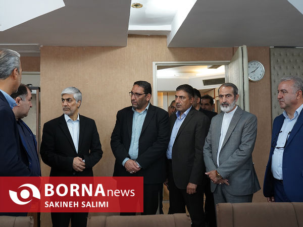  بازدید کیومرث هاشمی از ساختمان شماره ۲ وزارت ورزش و جوانان 
