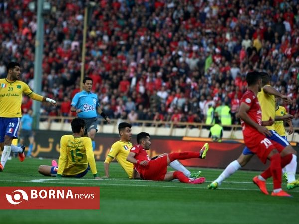 دیدار تیم های فوتبال پرسپولیس- صنعت نفت آبادان