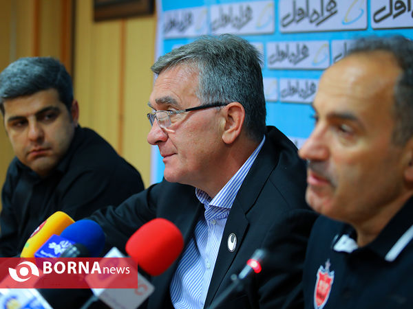نشست خبری مربیان تیم های پرسپولیس و نساجی