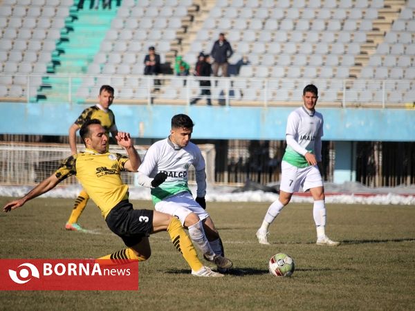 دیدار تیم های فوتبال آلومینیوم اراک - خوشه طلایی  ساوه