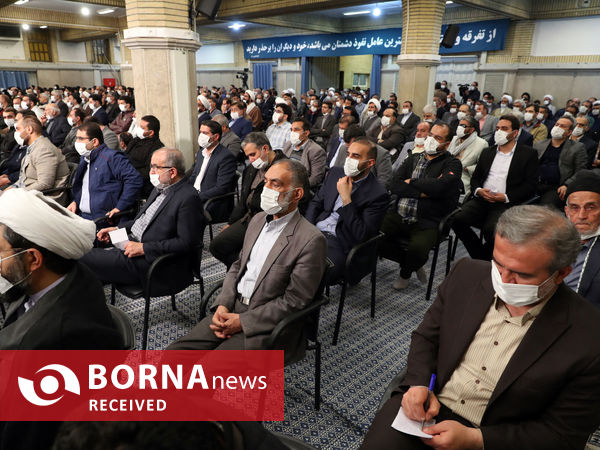 دیدار صدها نفر از مردم استان اصفهان با مقام معظم رهبری