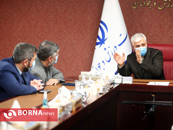 اعطای حکم ریاست هادی ساعی از سوی وزیر ورزش و جوانان