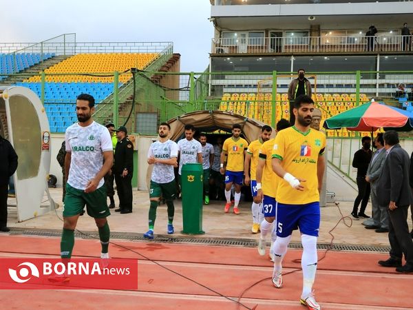 در حاشیه دیدار تیم های فوتبال صنعت نفت - آلومینیوم