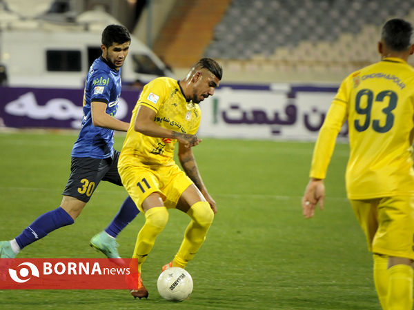 دیدار تیم های فوتبال استقلال - فجرسپاسی