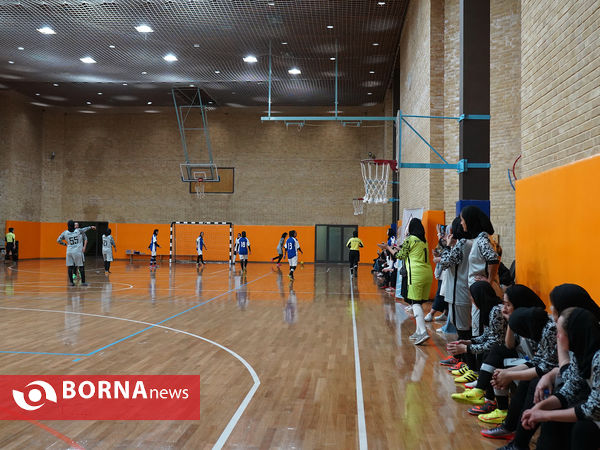 دیدار فوتسال تیم های بانوان هنرمند - یاران حجازی
