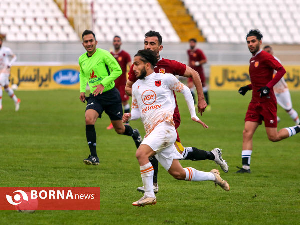 دیدار تیم های پدیده مشهد و مس رفسنجان